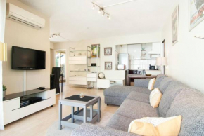 Elegant Apt w/2 Terraces/Mins to Beach & Shops
